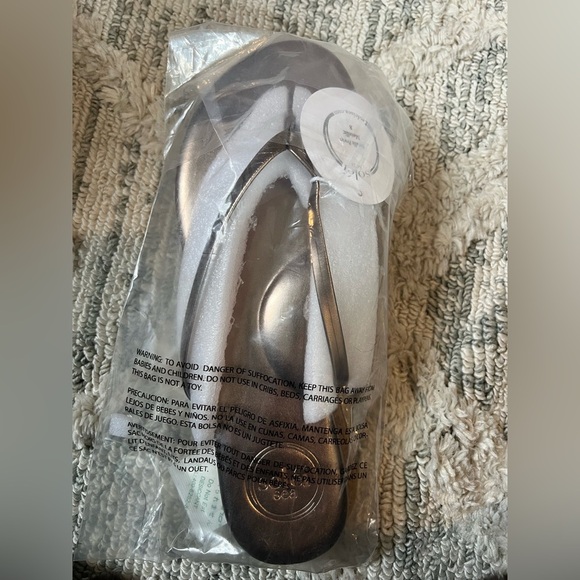 NWT Soléi Sea Indie Flip-Flop Sandals – Metallic Pewter - Picture 3 of 5